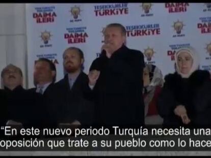 El primer ministro turco da a conocer los resultados de las elecciones.