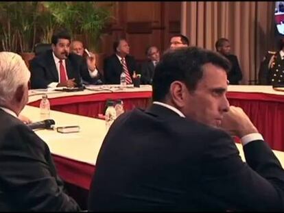 Maduro y la oposición se sientan a dialogar tras dos meses de protestas