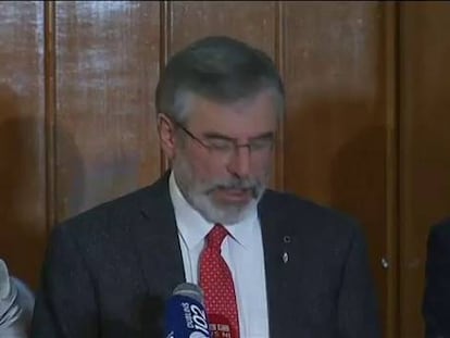 La policía libera a Gerry Adams sin cargos pero envía su caso a la fiscalía