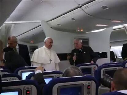 El papa Francisco deja “la puerta abierta” a que los curas se puedan casar