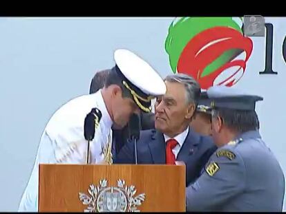 O presidente de Portugal desmaia durante um discurso