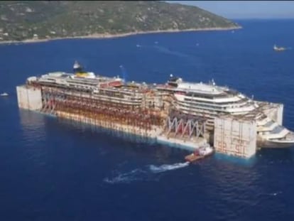 El Costa Concordia se prepara para su demolición