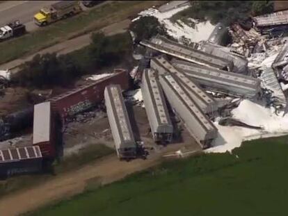 Dos trenes con material tóxico chocan en Arkansas.