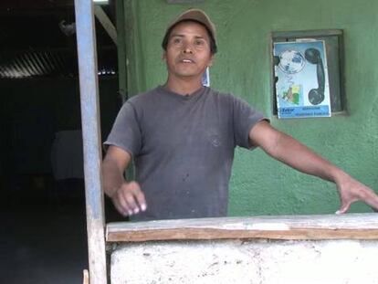 Los latinoamericanos que conocen por primera vez un teléfono