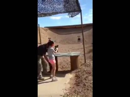 Uma garota matou acidentalmente seu instrutor de tiro com uma Uzi no Arizona