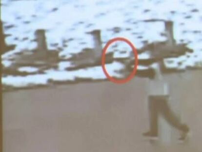 Un vídeo mostra com el policia va disparar al nen de la pistola falsa