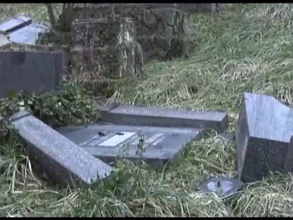Cientos de tumbas profanadas en un cementerio judío en Francia