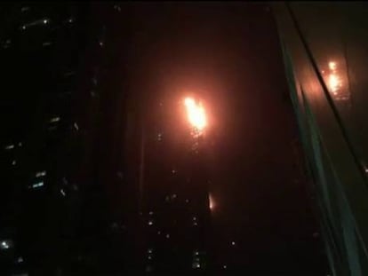 Uno de los rascacielos más altos del mundo se incendia en Dubái