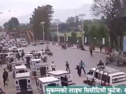 Nuevas imágenes del momento en que la tierra tembló en Nepal.