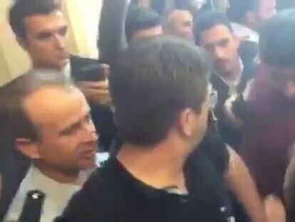 Imágenes de una discusión en el recuento del voto exterior, este domingo en Ankara, en un vídeo cedido por un miembro de la delegación de observadores de la OSCE.