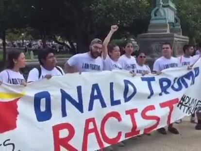 Un grupo de dreamers protesta frente al Capitolio.