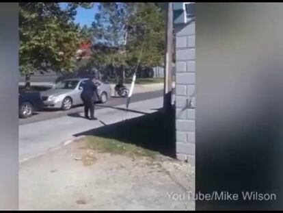 Muere a tiros por la policía un hombre negro en silla de ruedas en EE UU
