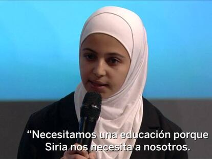 Una adolescente siria en la conferencia de donantes, en Londres.