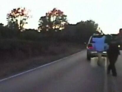 Una policía de Oklahoma mata a un hombre negro desarmado al que se le averió la furgoneta