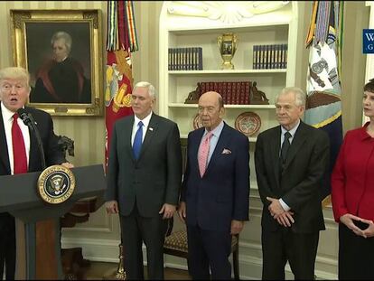 Trump deja un acto oficial con dos órdenes ejecutivas sin firmar