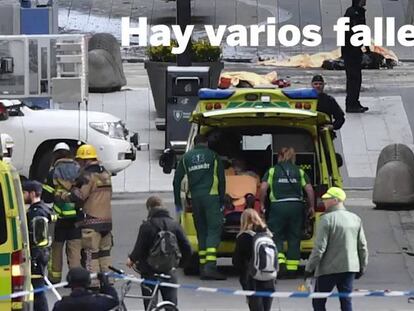 Los servicios de emergencia en el lugar del atentado de este viernes.