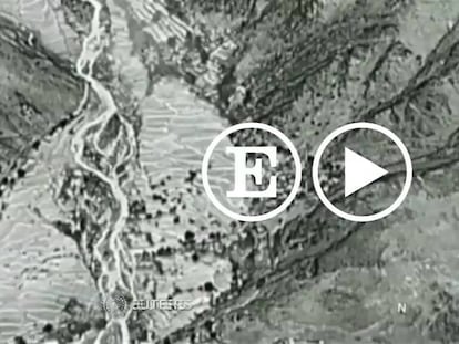 Moment en què la bomba cau sobre l'Afganistan.