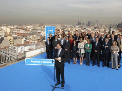 Rajoy pide un “Gobierno fuerte” mientras Aguirre le rinde pleitesía