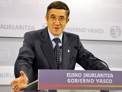 El lehendakari Patxi López durante la rueda de prensa.