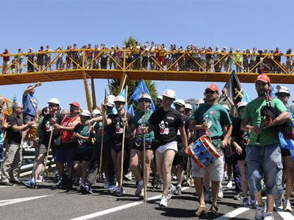 Piquetes mineros cortan el tráfico en la A-6 y N-VI en León