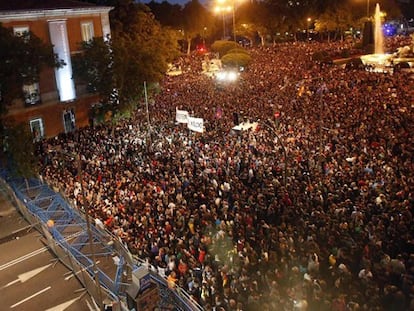 Directo | La policía intenta desalojar a los últimos concentrados en Neptuno