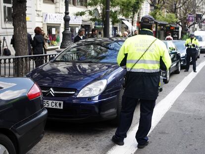 Tijeretazo a los coches oficiales