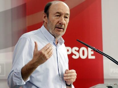 Rubalcaba ofrece a Rajoy un pacto para hacer frente al desempleo