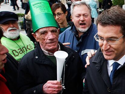 La Plataforma Antidesahucios protesta ante Rajoy, Cospedal y la cúpula del PP