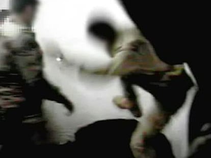 Grabación en la que soldados españoles golpean a detenidos en Diwaniya en 2004.