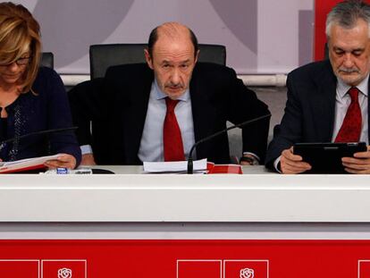 Rubalcaba deja el control interno del PSOE en manos de Valenciano