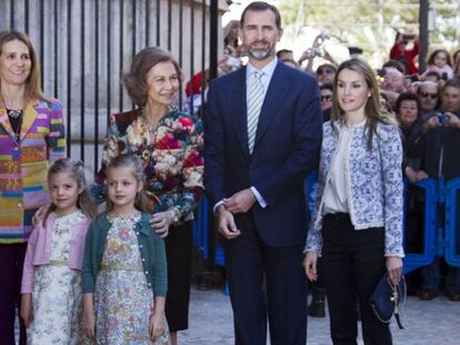 La misa de Pascua en Palma, solo con los Príncipes, Elena y la Reina