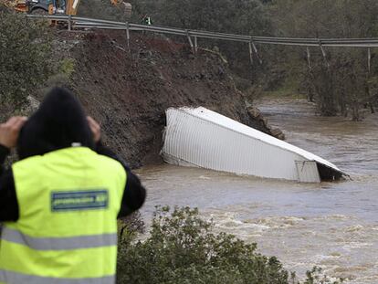 Dos muertos por el desprendimiento de un puente en Ciudad Real