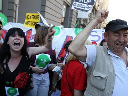 Los antidesahucios anuncian que retomarán los escraches tras la votación