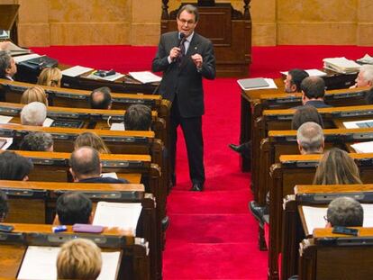 El Constitucional pone el primer freno a la apuesta soberanista de Mas