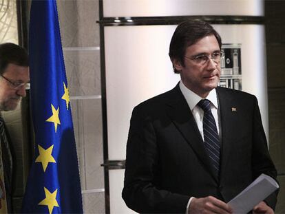 Rajoy pide a sus barones “grandeza” para acordar un reparto del déficit