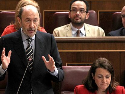 Rajoy y Rubalcaba debaten con guante blanco en previsión del pacto europeo