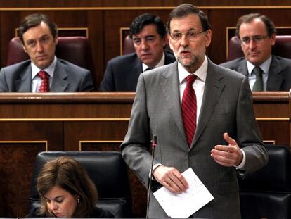 El Gobierno y el PP disculpan a Monago porque cumplió el déficit y por IU