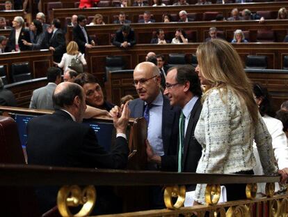 PP y PSOE asumen su soledad y registran la propuesta para Europa