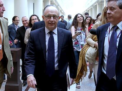 El ministro de Hacienda ha evitado contestar a las preguntas sobre el informe de la Infanta.