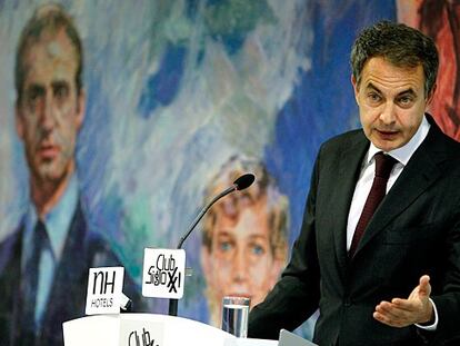 Zapatero defiende la labor de los partidos, del Rey y de los movimientos sociales