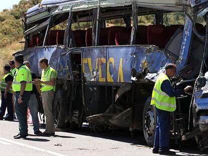 En libertad el conductor del autobús accidentado en Ávila con nueve muertos