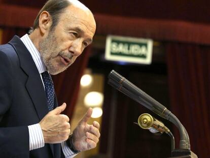 Rubalcaba anuncia que presentará moción de censura si Rajoy no comparece