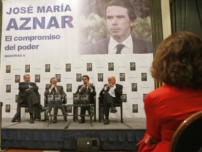 Aznar “toma nota” de la ausencia del Ejecutivo y Génova niega una ruptura