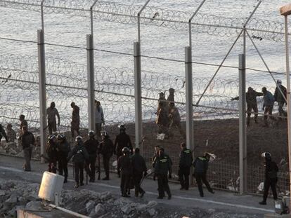 Nueve inmigrantes mueren durante un intento de entrar por mar a nado a Ceuta