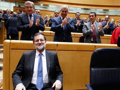Rajoy defiende a la Guardia Civil pero Rubalcaba pide ceses