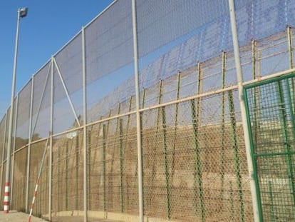 Imagen de la llamada "malla antitrepa", instalada en Melilla.