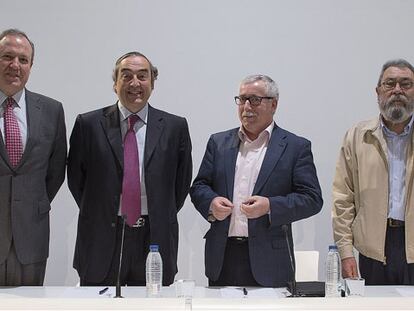 Jesús Terciado, Juan Rosell, Ignacio Fernández Toxo y Cándido Méndez, ayer en el debate sobre el empleo celebrado en EL PAÍS.