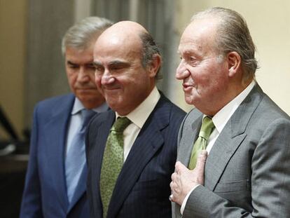 Los empresarios despiden al Rey
con vítores y una larga ovación