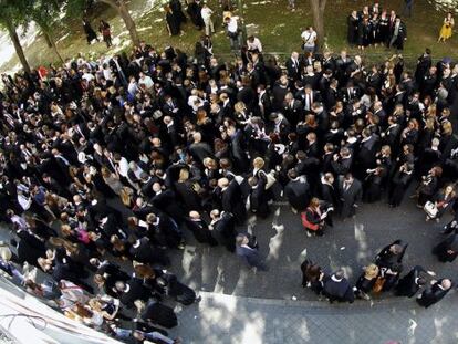 Más de 700 abogados, en el paseo de Recoletos de Madrid.