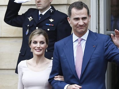 Os reis Felipe e Letizia em Paris na última terça.